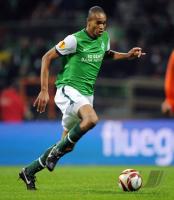 FUSSBALL, EUROPA LEAGUE GRUPPENPHASE: Bremen, NALDO Einzelaktion am Ball