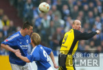 Fussball 1. Bundesliga: Schalke - Dortmund,  Zweikampf