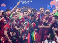 Fussball CHL 18/19 FINALE: Trainer Juergen Klopp (FC Liverpool) mit CHL Pokal