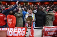 FUSSBALL INTERNATIONAL CHL ACHTELFINALE 12/13:  Fans FC Bayern Muenchen