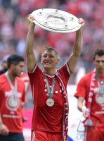Fussball 1. Bundesliga  Saison  2012/2013: Lahm und  Schweinsteiger (FC Bayern Muenchen) mit Schale