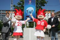 Fussball,, 07.06.2007, Enthuellung Euro Watch auf dem Salzburger Bahnhof
