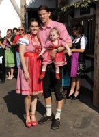 FUSSBALL 1. BUNDESLIGA: Daniel van Buyten mit Frau Celine (FC Bayern Muenchen)