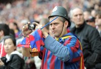 Fussball Champions League Finale 2011:  Barca Fan mit Fotoapparat