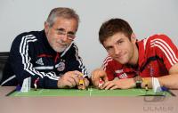 Fussball 1. Bundesliga : Gerd Mueller mit Thomas Mueller , FC Bayern Muenchen