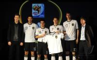 Fussball Nationalmannschaft : ADIDAS WM 2010 Trikot Vorstellung