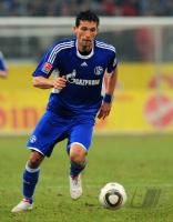 FUSSBALL, 1. BUNDESLIGA, 26. Spieltag: Schalke, KURANYI Einzelaktion