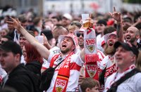 Fussball DFB Pokal Finale 24/25: Arminia Bielefeld - VfB Stuttgart, Public Viewing auf dem Schlossplatz