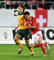 FUSSBALL NATIONALMANNSCHAFT: Matthew SPIRANOVIC (li, Australien) gegen Moreno COSTANZO (re, Schweiz)