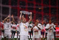 Fussball 1. Bundesliga 24/25: FC Bayern Muenchen feiert die 34. Deutschen Meisterschaft