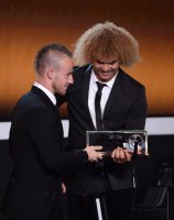 Fussball International FIFA Ballon d Or 2012: Miroslav Stoch (Slowakei) und Carlos Valderrama (Kolumbien)