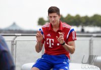FUSSBALL 1. Bundesliga 14/15: Robert Lewandowski (FC Bayern Muenchen)