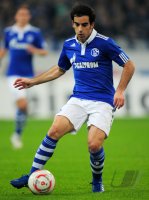 Fussball: 1. Bundesliga Saison 2010/2011, Schalke: JURADO am Ball