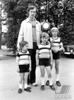 Fussball 1. Bundesliga Saison 1971/1972: Beckenbauer mit seinen Soehnen.