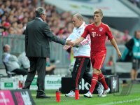 Fussball 1. Bundesliga, Saison 2011/2012:  Trainer Jupp Heynckes  (FC Bayern Muenchen) wechselt aus Toni Kroos (FC Bayern Muenchen)