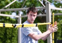 Leichtathletik: Hochspringer Lukas Gaertner (TV Rottenburg) trainiert im eigenen Garten