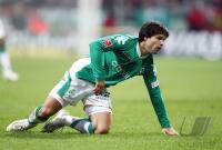 Fussball 1. Bundesliga: Werder, DIEGO am Boden