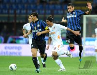 FUSSBALL SERIE A:  Javier Zanetti (li, Inter Mailand) gegen Osvaldo Pablo Daniel (Mitte, AS Rom) gegen Lucio (Inter Mailand)