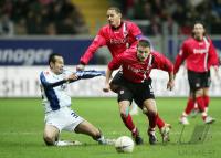 Fussball 1. Bundesliga: Frankfurt - Hamburg, Zweikampf
