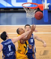 Basketball 1. Bundesliga 13/14:  Walter Tigers Tuebingen - Eisbaeren Bremerhaven