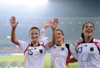 FUSSBALL  Olympia 2008  Halbfinale Frauen Deutschland - Japan