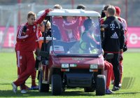 Fussball 1. Bundesliga: Rafinha (li) mit Luiz Gustavo (FC Bayern Muenchen)