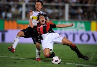FUSSBALL SERIE A: Yuto Nagatomo (li, Cesena) gegen Filippo Inzaghi (re, AC Mailand)