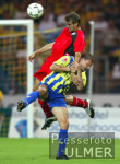 Fussball - DFB-Pokal: Braunschweig - Reutlingen, Zweikampf