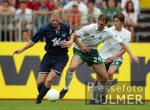 Fussball Bundesliga: Werder Bremen - Hamburger SV, Zweikampf