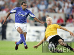 Fussball UI-Cup Halbfinale: Schalke  - Esbjerg fB, Zweikampf AILTON