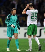 Fussball Champions League  Saison 2010/2011: Towart Tim Wiese, Per Mertesacker (v. li., SV Werder Bremen)