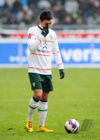 FUSSBALL, 1. BUNDESLIGA, 22. Spieltag: Bremen, OEZIL enttaeuscht