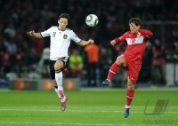 Fussball International EM 2012-Qualifikation:  Mesut OEZIL (li, Deutschland)  gegen Emre Beloezoglu (re, Tuerkei)