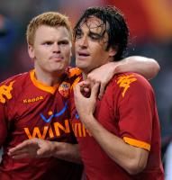 FUSSBALL SERIE A: Luca Toni mit John Arne Riise (AS Rom)