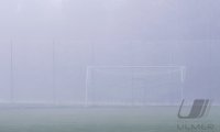 Fussball / Lokalfussball: Tor im Nebel auf dem Fussballplatz des SSV Eckenweiler