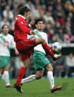 Fussball FC Bayern-Bremen; Zweikampf