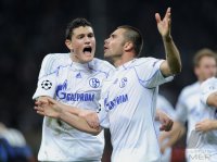 FUSSBALL CHL  Saison 10/11:  JUBEL  FC Schalke 04