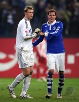 Fussball 1. Bundesliga : (v. li) Schalke Jubel mit Torwart Manuel Neuer, Benedikt Hoewedes