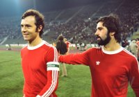 Fussball Bayern-Kiew: Beckenbauer, Mueller