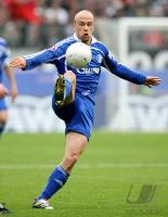 Fussball 1. Bundesliga: Schalke, ERNST Einzelaktion