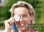 Steffi NERIUS mit ihrer Silbermedaille