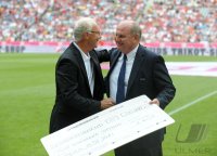 Fussball  International  Uli Hoeness Cup: Praesident Uli Hoeness (FC Bayern Muenchen)
