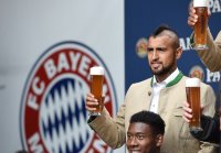 Fussball 1. Bundesliga 15/16: Arturo Vidal (FC Bayern Muenchen)
