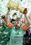 DFB Pokal Finale: Bremen - Aachen, AILTON jubelt mit DFB-Pokal