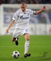 Fussball: Champions League, Saison 2010/2011: Schalke, KLUGE Einzelaktion