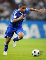 Fussball 1. Bundesliga, FC Schalke 04: FARFAN Einzelaktion am Ball