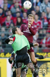 Fussball 1. Bundesliga: Lautern - Koeln, Zweikampf