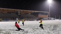 Fussball Regionalliga Suedwest 20/21: Ball im Schnee am 09.12.2020 in der Balinger Bizerba Arena