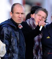 Fussball 1. Bundesliga : Arjen Robben mit Bastian Schweinsteiger (FCB)