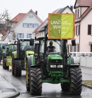Landwirte demonstrieren in ganz Deutschland, Staffelfahrt durch Rottenburg (Kreis Tuebingen)